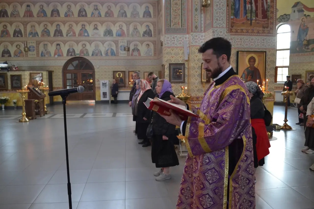 Неделя 17 по Пятидесятнице Всемирное Воздвижение Честного и Животворящего Креста Господня. 27.09.2026
