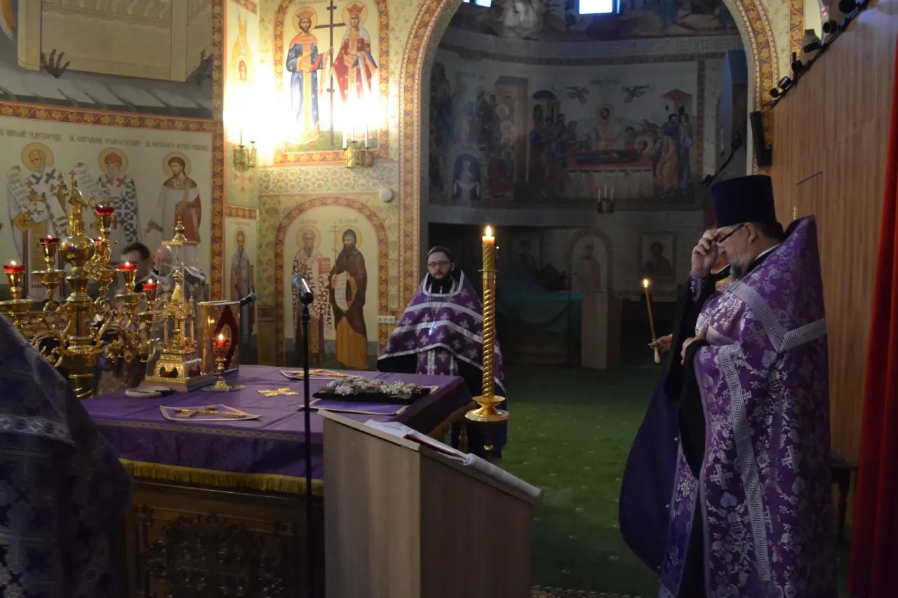 Неделя 17 по Пятидесятнице Всемирное Воздвижение Честного и Животворящего Креста Господня. 27.09.2026