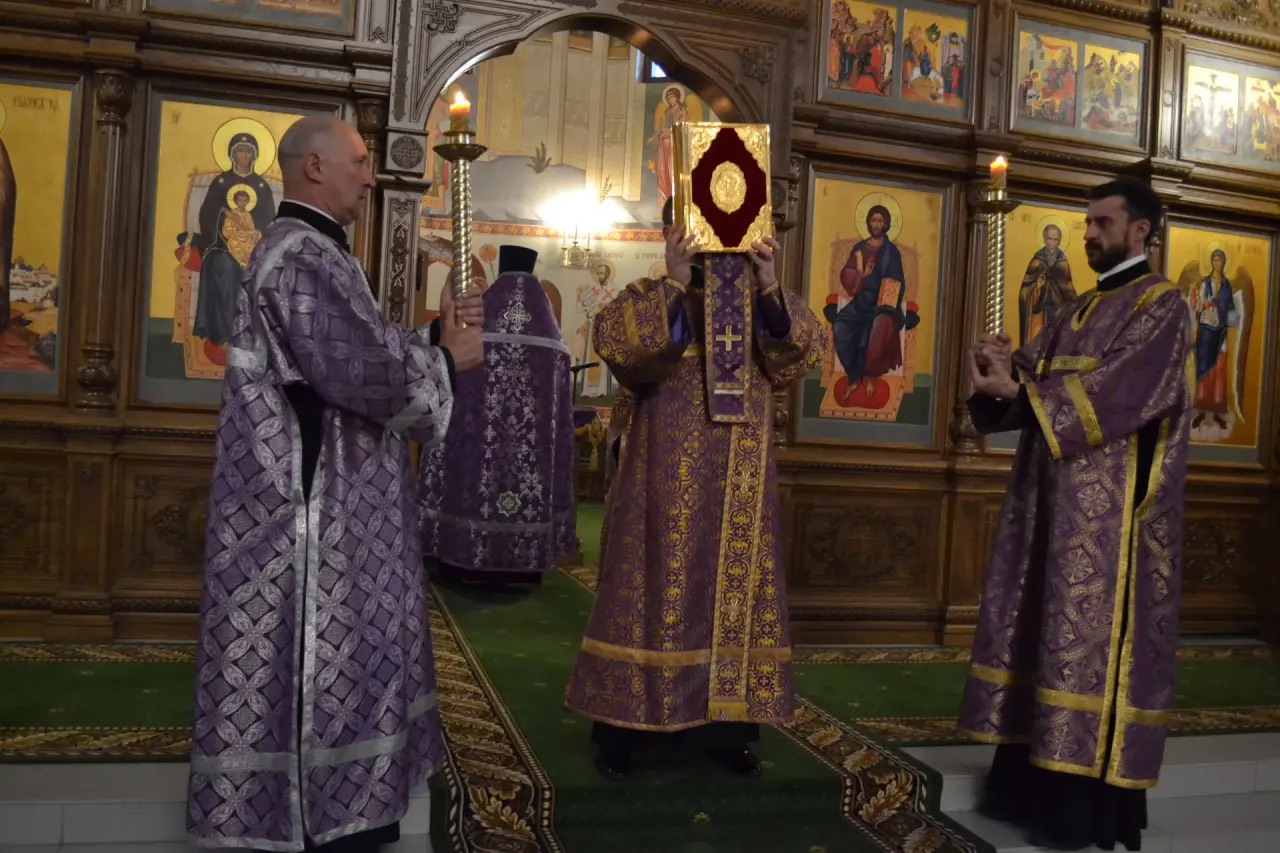 Неделя 17 по Пятидесятнице Всемирное Воздвижение Честного и Животворящего Креста Господня. 27.09.2026