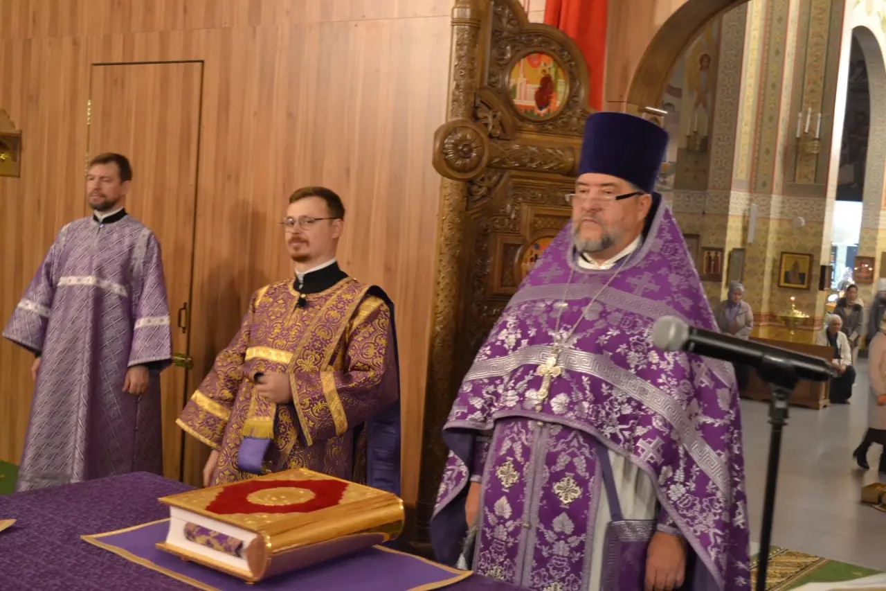 Неделя 17 по Пятидесятнице Всемирное Воздвижение Честного и Животворящего Креста Господня. 27.09.2026