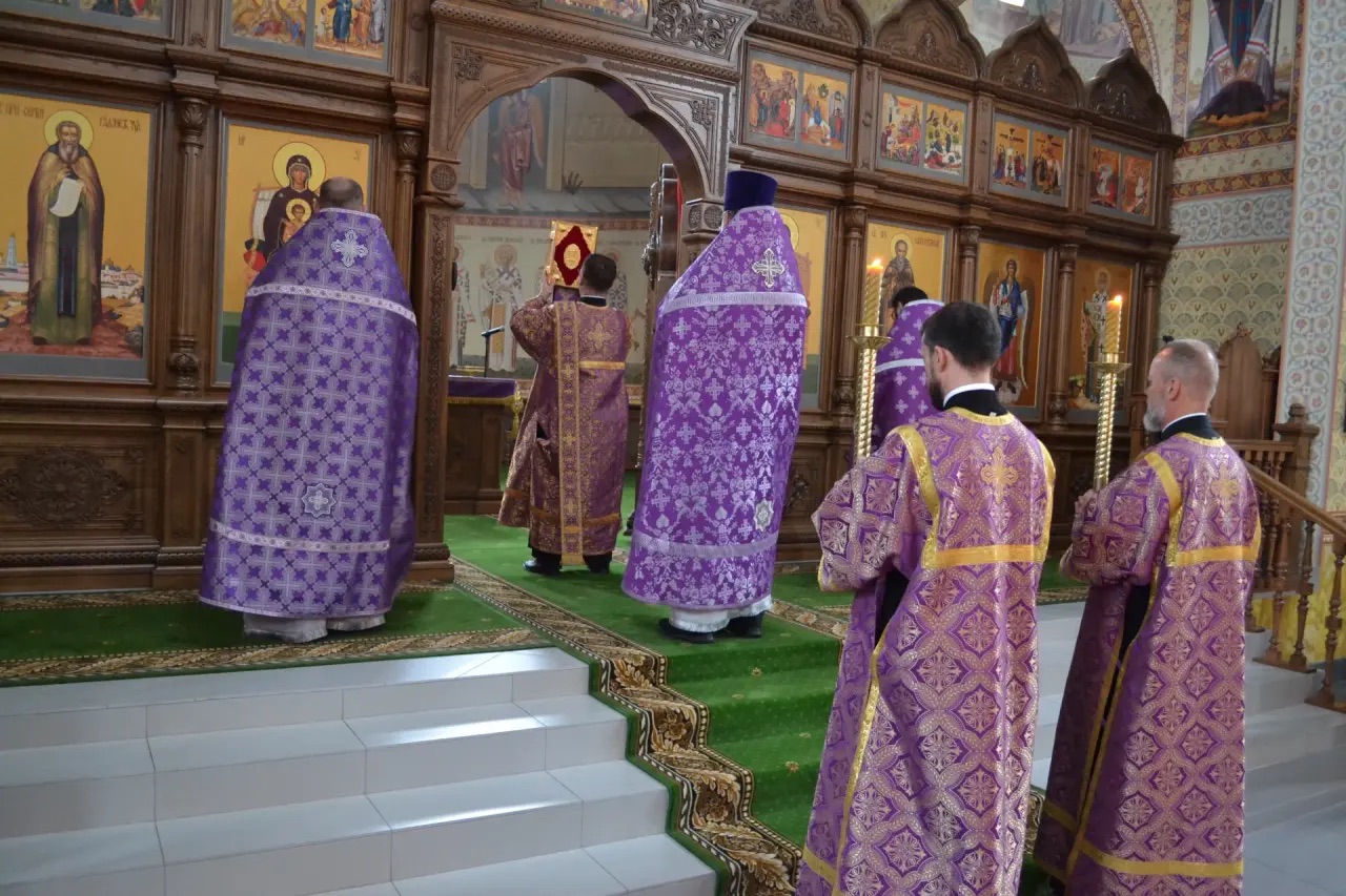 Неделя 17 по Пятидесятнице Всемирное Воздвижение Честного и Животворящего Креста Господня. 27.09.2026