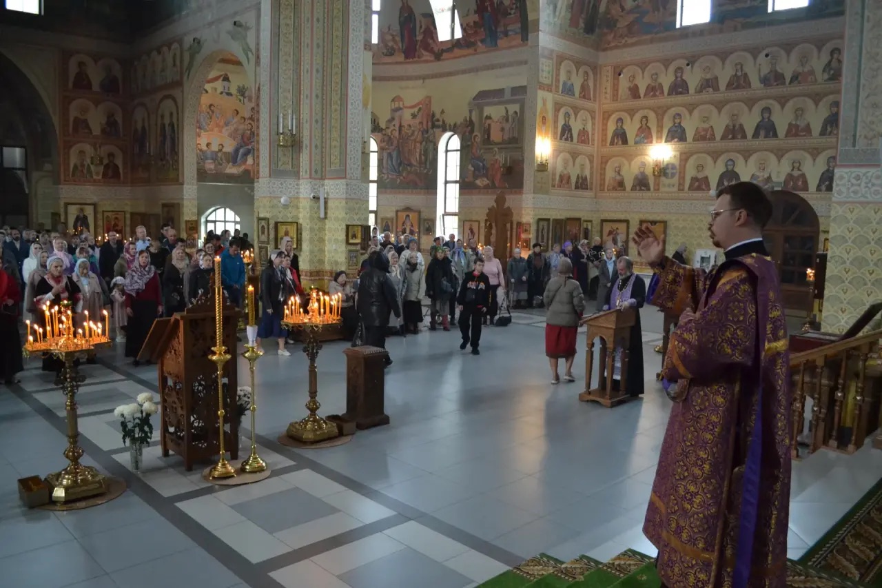 Неделя 17 по Пятидесятнице Всемирное Воздвижение Честного и Животворящего Креста Господня. 27.09.2026