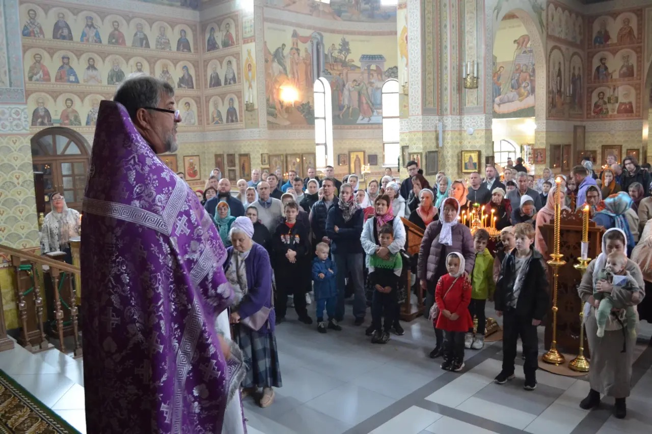 Неделя 17 по Пятидесятнице Всемирное Воздвижение Честного и Животворящего Креста Господня. 27.09.2026