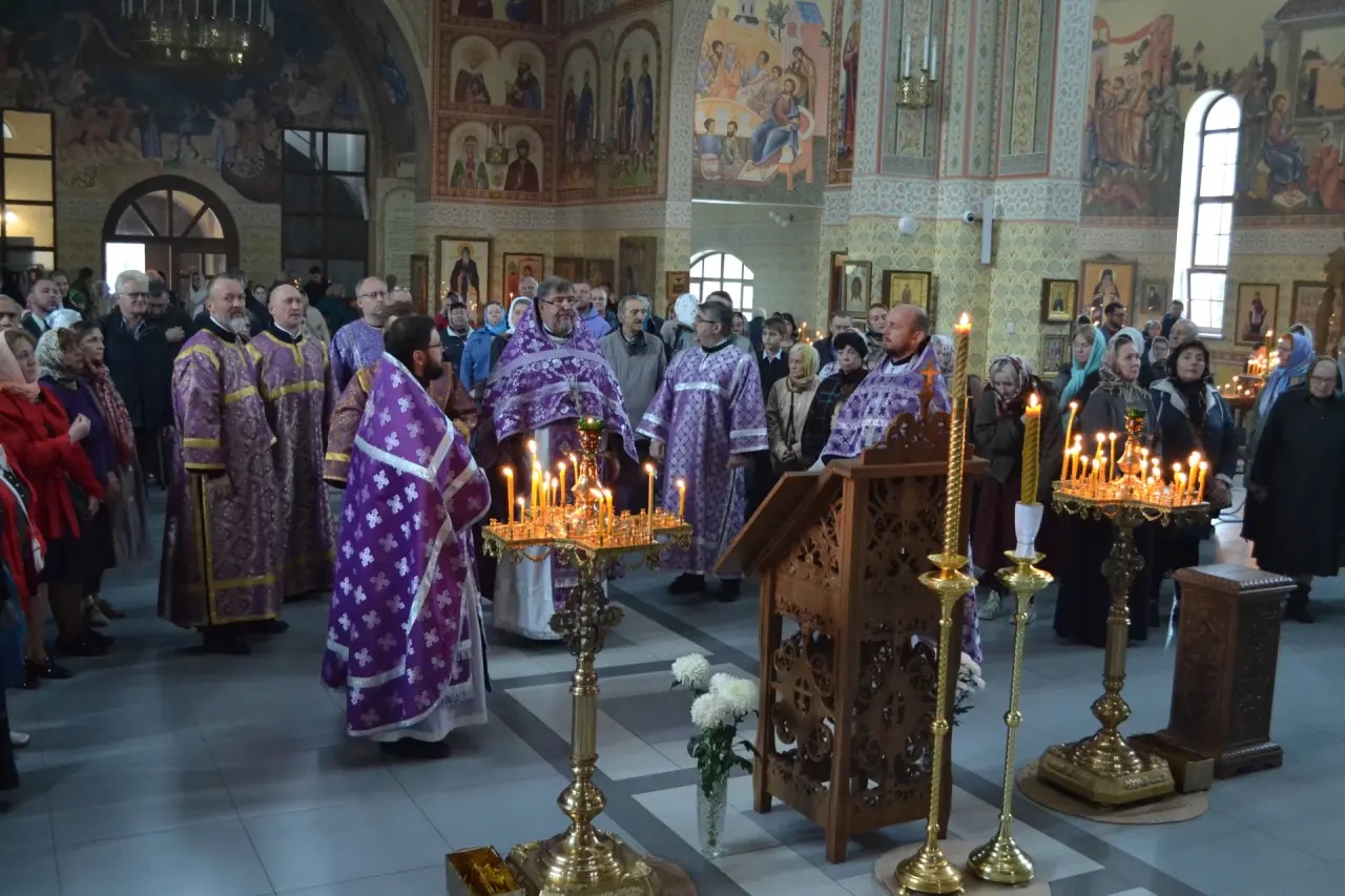 Неделя 17 по Пятидесятнице Всемирное Воздвижение Честного и Животворящего Креста Господня. 27.09.2026