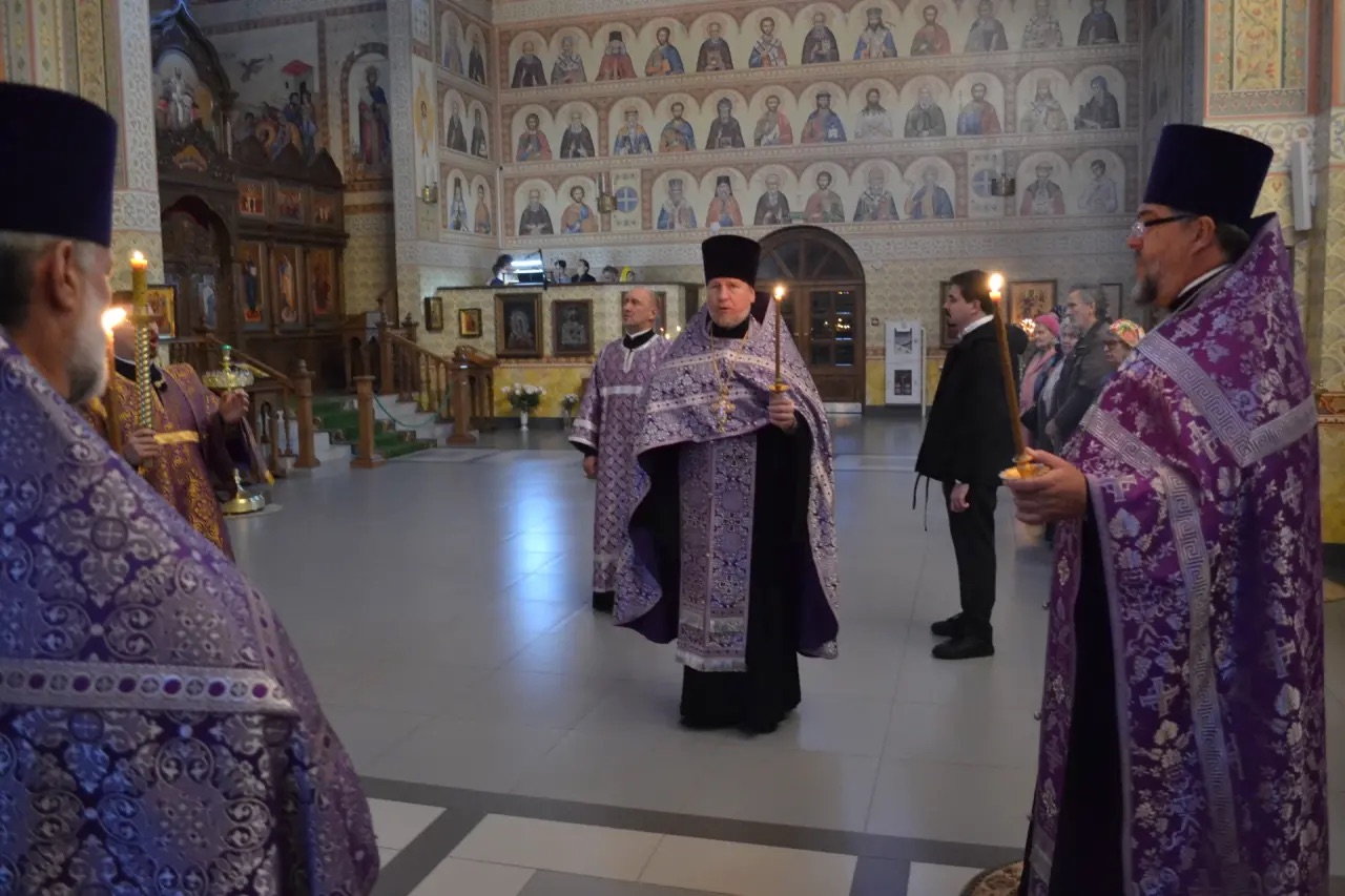 Неделя 18 по Пятидесятнице. Отдание праздника Воздвижения животворящего Креста Господня, свт. Димитрия Ростовского. 04.10.2026
