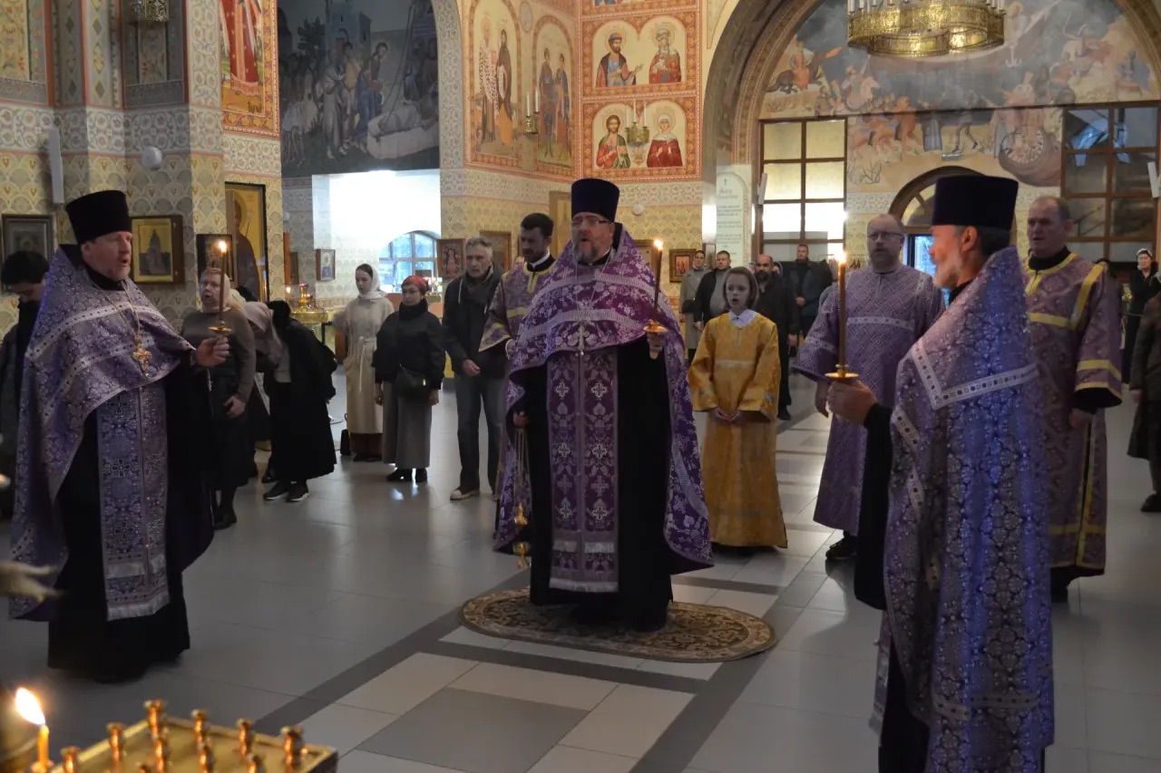 Неделя 18 по Пятидесятнице. Отдание праздника Воздвижения животворящего Креста Господня, свт. Димитрия Ростовского. 04.10.2026
