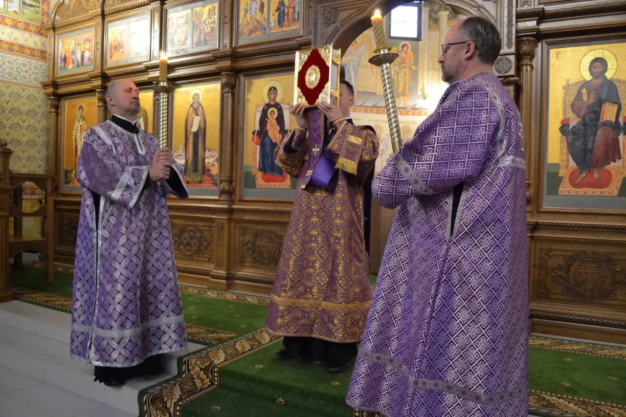 Неделя 18 по Пятидесятнице. Отдание праздника Воздвижения животворящего Креста Господня, свт. Димитрия Ростовского. 04.10.2026