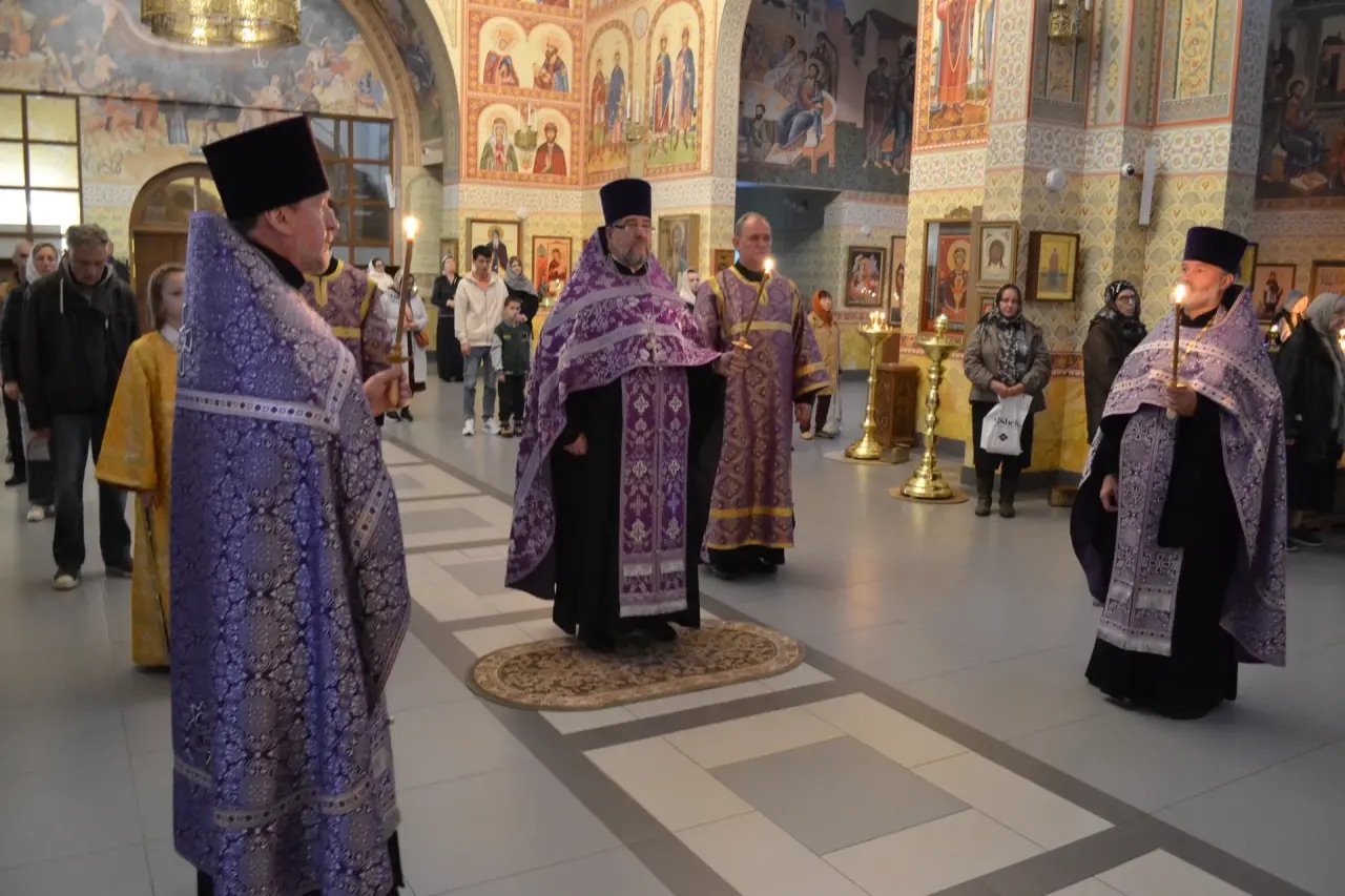 Неделя 18 по Пятидесятнице. Отдание праздника Воздвижения животворящего Креста Господня, свт. Димитрия Ростовского. 04.10.2026