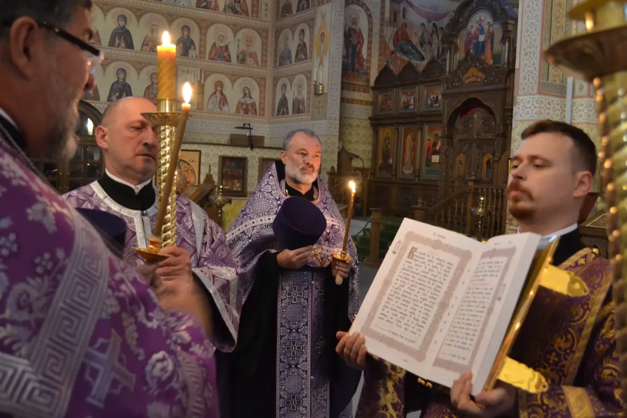 Неделя 18 по Пятидесятнице. Отдание праздника Воздвижения животворящего Креста Господня, свт. Димитрия Ростовского. 04.10.2026