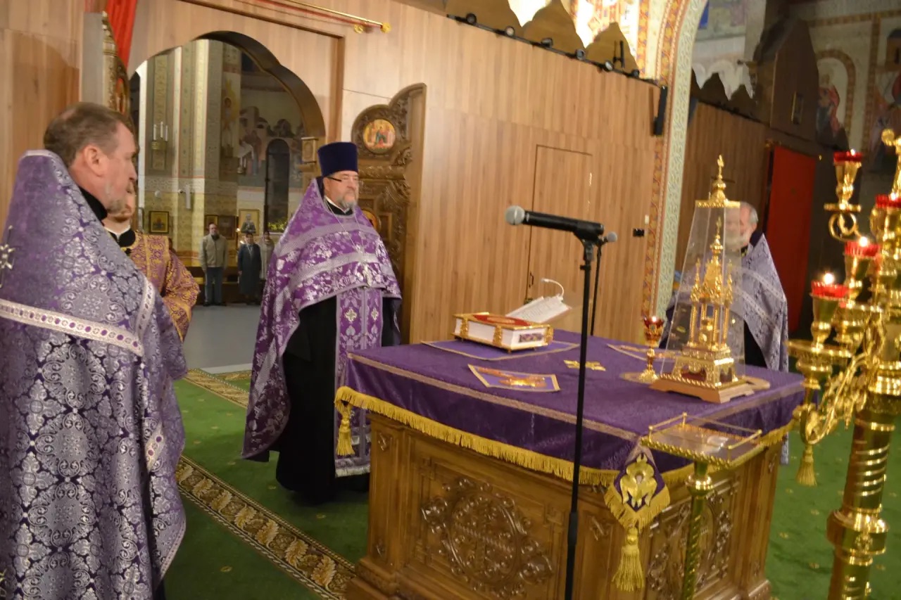 Неделя 18 по Пятидесятнице. Отдание праздника Воздвижения животворящего Креста Господня, свт. Димитрия Ростовского. 04.10.2026