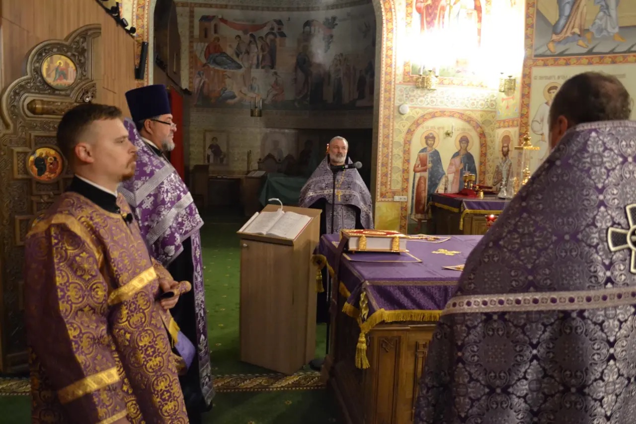 Неделя 18 по Пятидесятнице. Отдание праздника Воздвижения животворящего Креста Господня, свт. Димитрия Ростовского. 04.10.2026