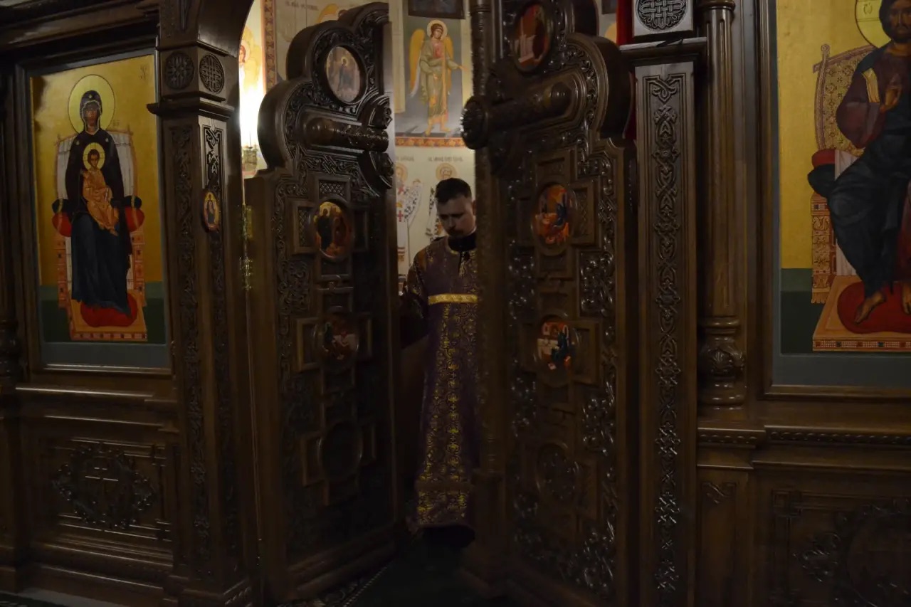 Неделя 18 по Пятидесятнице. Отдание праздника Воздвижения животворящего Креста Господня, свт. Димитрия Ростовского. 04.10.2026