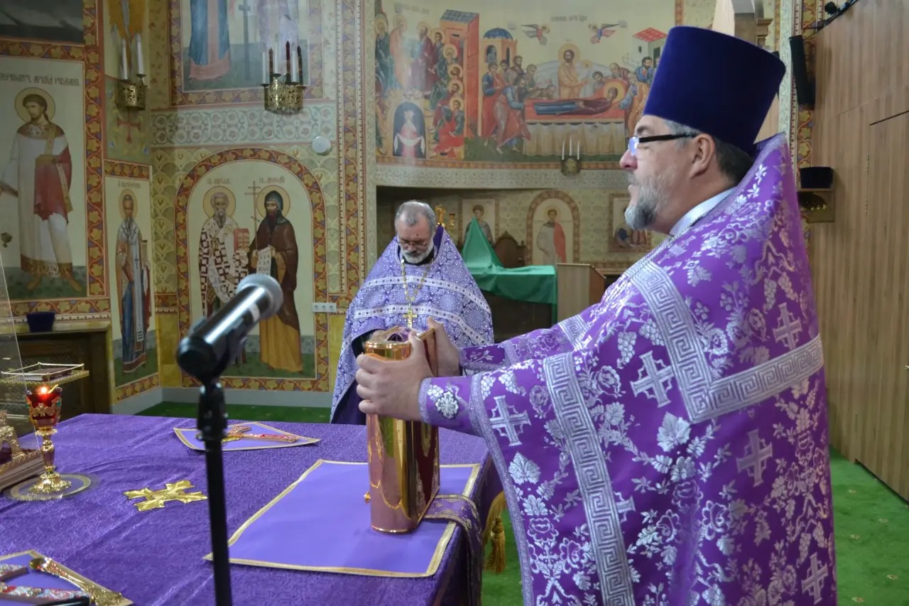 Неделя 18 по Пятидесятнице. Отдание праздника Воздвижения животворящего Креста Господня, свт. Димитрия Ростовского. 04.10.2026