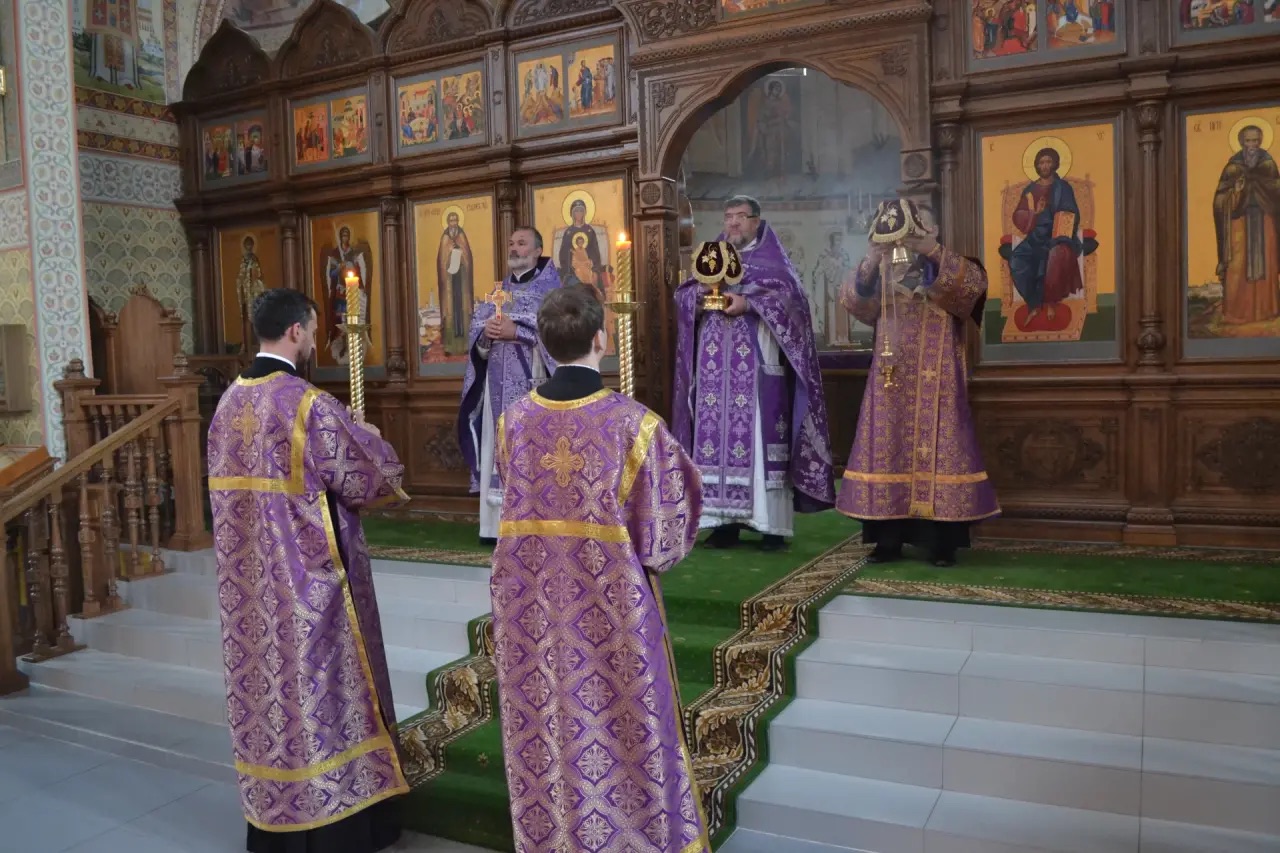 Неделя 18 по Пятидесятнице. Отдание праздника Воздвижения животворящего Креста Господня, свт. Димитрия Ростовского. 04.10.2026