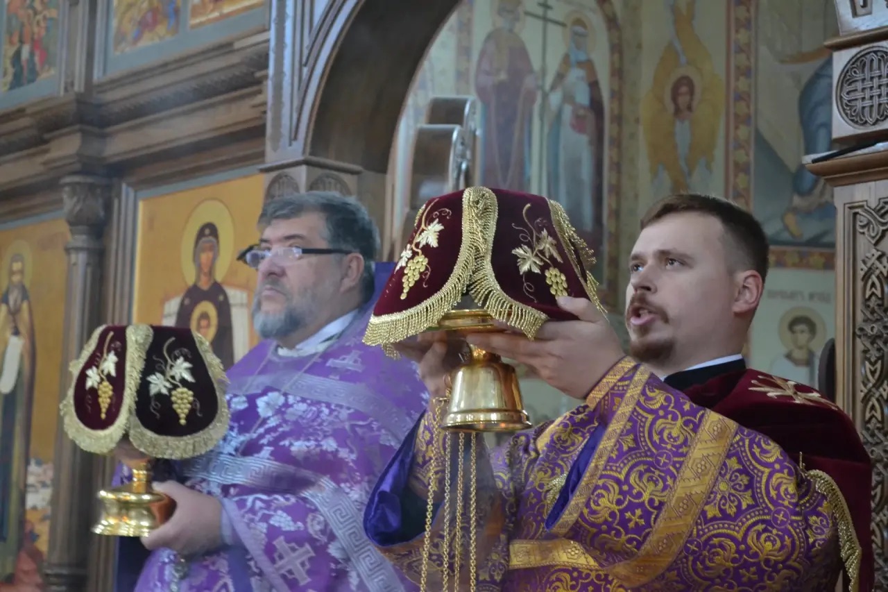 Неделя 18 по Пятидесятнице. Отдание праздника Воздвижения животворящего Креста Господня, свт. Димитрия Ростовского. 04.10.2026