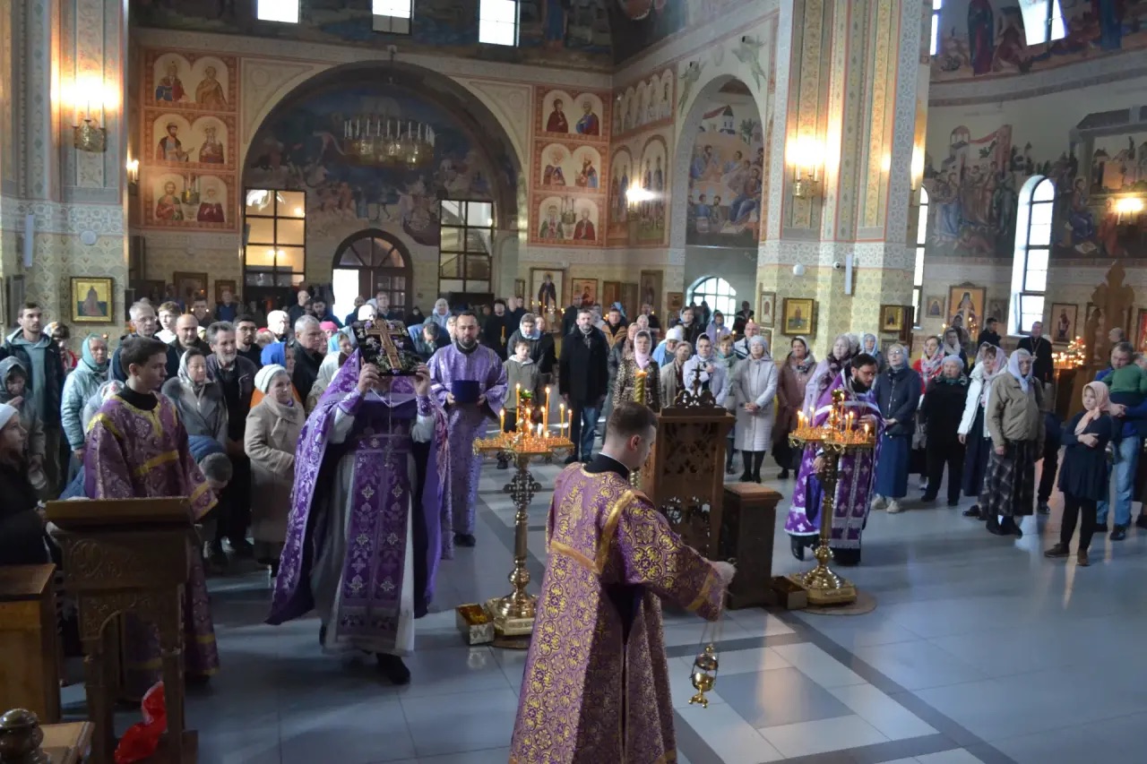 Неделя 18 по Пятидесятнице. Отдание праздника Воздвижения животворящего Креста Господня, свт. Димитрия Ростовского. 04.10.2026